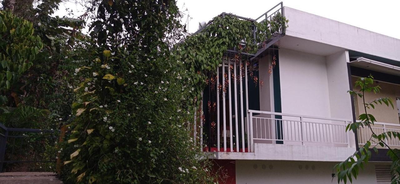 Riverbench Homestay Munnar, Anaviratty Eksteriør bilde