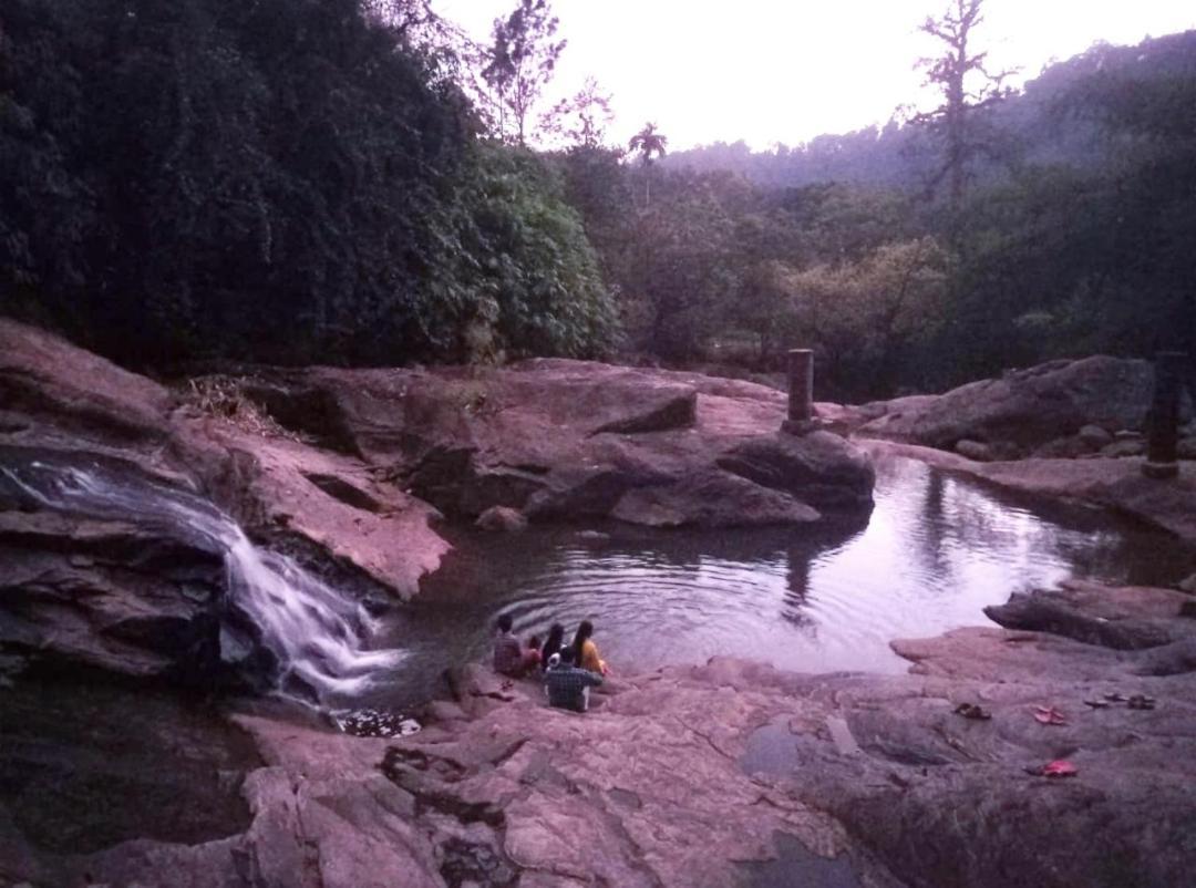 Riverbench Homestay Munnar, Anaviratty Eksteriør bilde